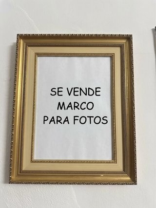 Marco de fotos dorado