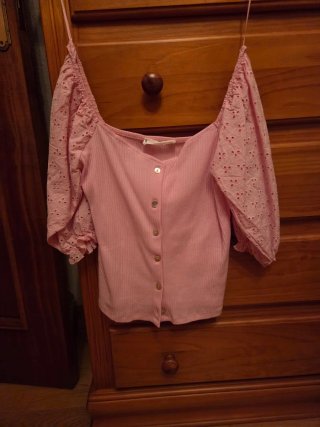 Blusa Mango rosa pastel con volantes