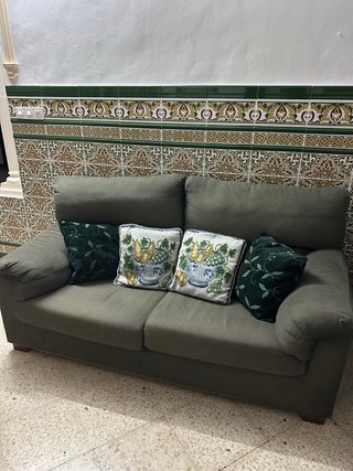 Sofá de 2 plazas verde
