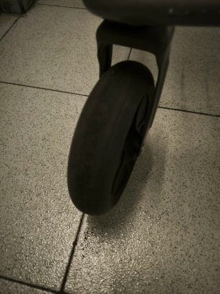 Andador con asiento y cesta