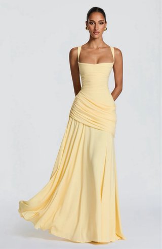 Vestido de fiesta amarillo drapeado