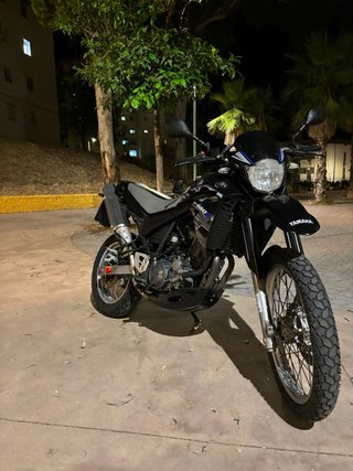 Yamaha XT660R Negra
