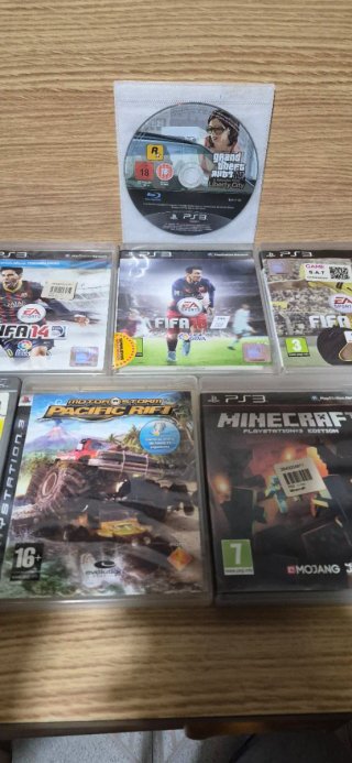 Pacchetto Giochi PS3: FIFA, PES, Minecraft, Gran Turismo