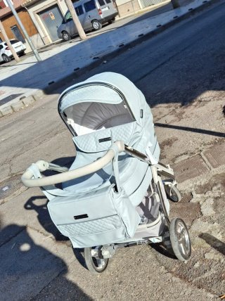 Bebecar azul con capazo silla y bolso