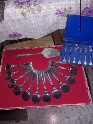 Conjunto cubiertos metal madera cajas