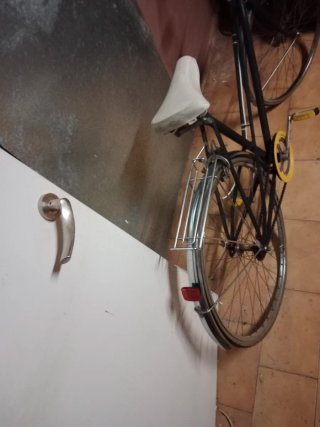 Bicicleta paseo antigua restaurada sin óxido