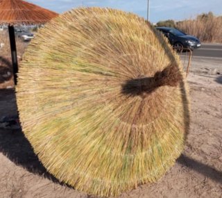 Sombrilla de carrizo y esparto mallorquina