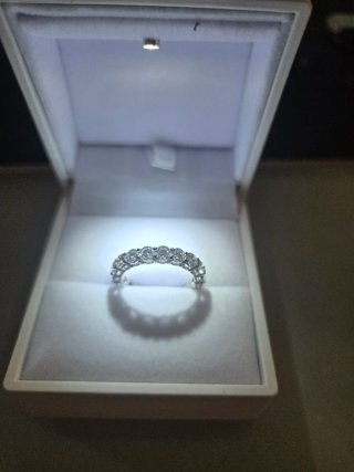 Alianza de diamantes oro 14k