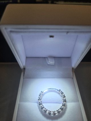 Alianza de diamantes oro 14k