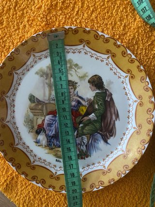 Plato decorativo escena romántica