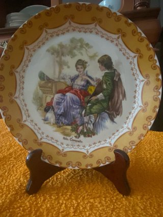 Plato decorativo escena romántica