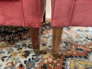 Pareja de butacas de tela y madera