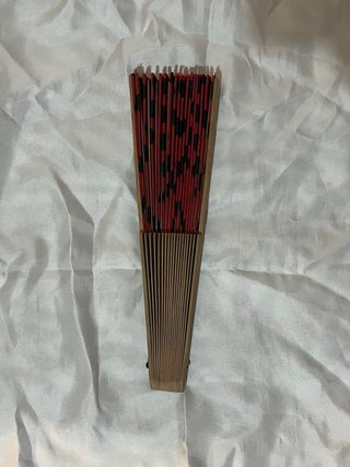 Abanico rojo lunares negros