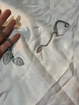 Pendientes largos de hojas con cadena