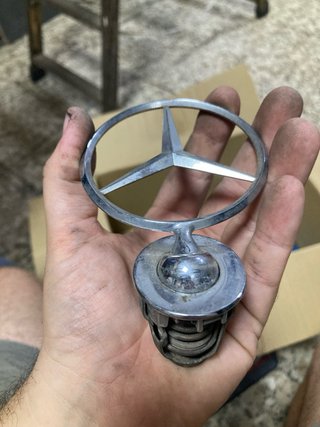 Estrella Mercedes Capot