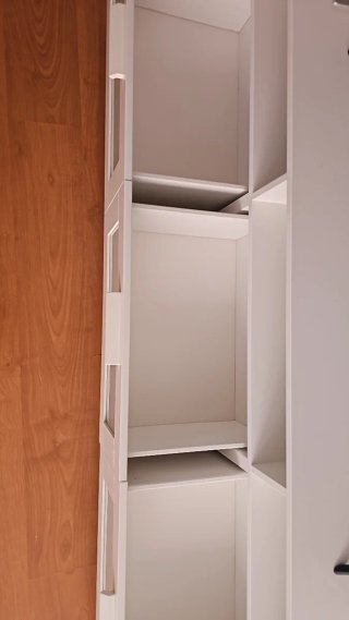 Mueble TV blanco y madera