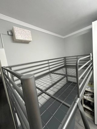 Cama alta con escritorio
