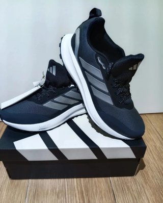 Zapatillas Adidas Negras y Plateadas