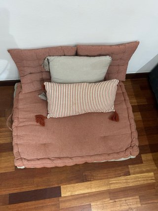 Cojines de palet rosa y gris