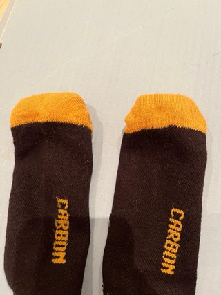 Nuovi calzini ciclismo Reld Carbon Foraker in nero ocre