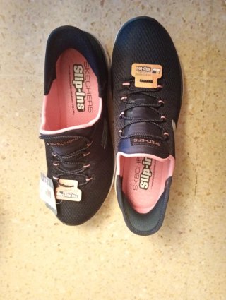 Zapatillas Skechers Slip-ins veganas negras y rosa