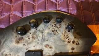 Bajo Cort 5 cuerdas headless
