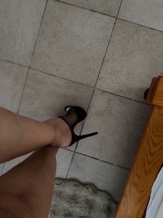 Zapatos de tacón negros con malla