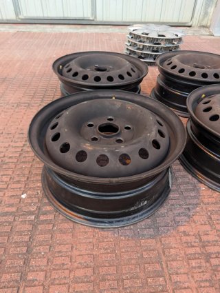 Llantas R15 Negras (Set de 4)