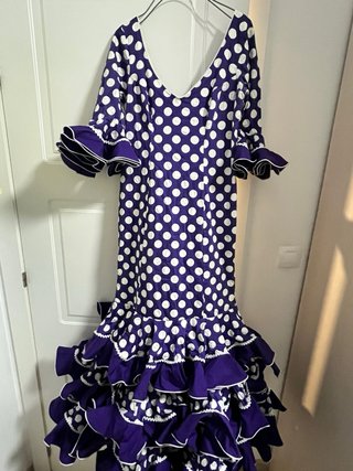 Traje Flamenca/gitana Talla 38 morado y blanco
