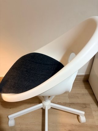 Escritorio y silla de madera