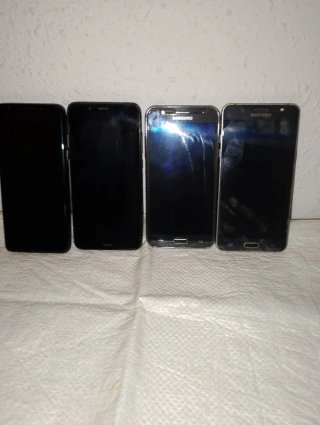 4 móviles Samsung/Xiaomi negros