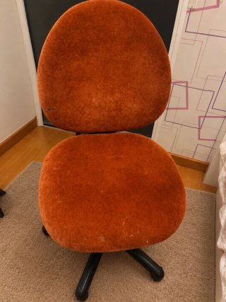Silla de escritorio naranja de terciopelo