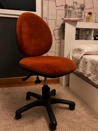 Silla de escritorio naranja de terciopelo