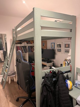 Cama alta de madera natural para colchón 90