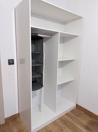 Armario blanco modular sin puertas