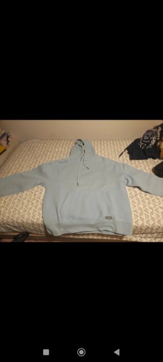 Sudadera azul claro con capucha