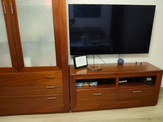 Mueble de salón madera y cristal