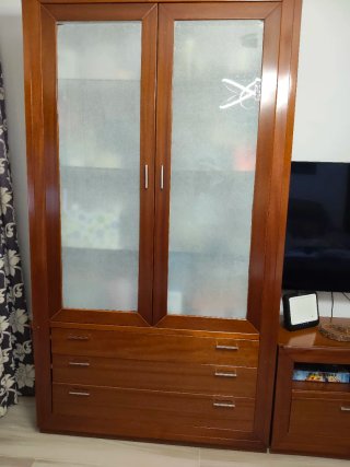 Mueble de salón madera y cristal