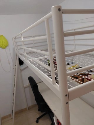 Cama alta Ikea Svarta metálica blanca