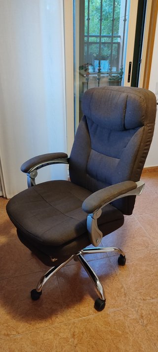 Sillón de oficina Austin cómodo con reposapiés