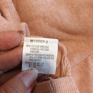 Jersey punto escote pedrería hombros descubiertos