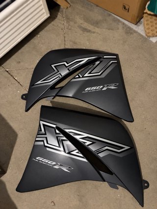 Tapas Laterales Yamaha XT 660R Negras/Grises