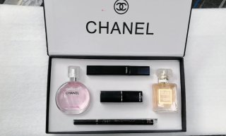 Estuche 2Perfume y 3Maquillaje Nuevo