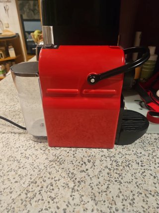 Cafetera Nespresso Roja