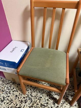Sillas de comedor de madera y tela