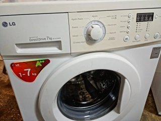 LAVADORA LG de 7 kilos y 1000 rpm. Clase A++