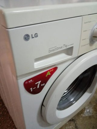 LAVADORA LG de 7 kilos y 1000 rpm. Clase A++
