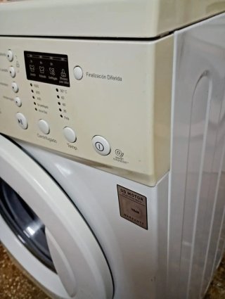 LAVADORA LG de 7 kilos y 1000 rpm. Clase A++