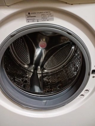 LAVADORA LG de 7 kilos y 1000 rpm. Clase A++