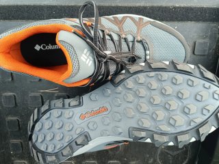 Zapatillas Columbia trekking grises y naranjas